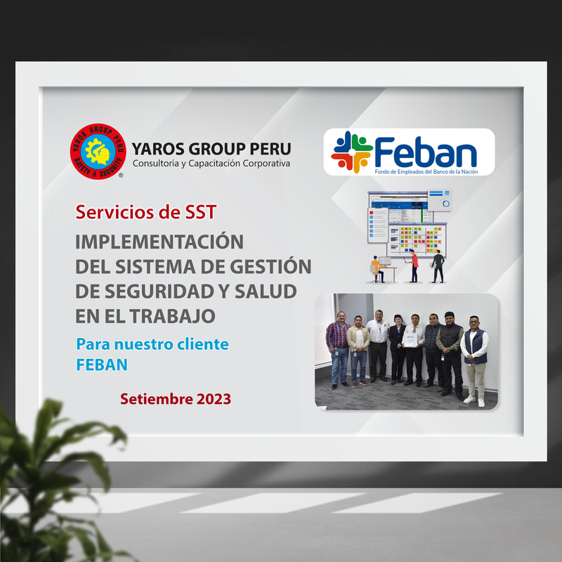 Profesionales revisando el sistema de gestión de seguridad laboral