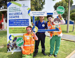 Personal participando en una campaña de seguridad y activaciones sst