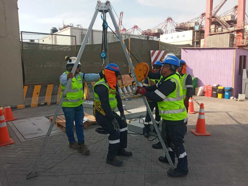 Formación especializada en seguridad y prevención para trabajos en espacios confinados.